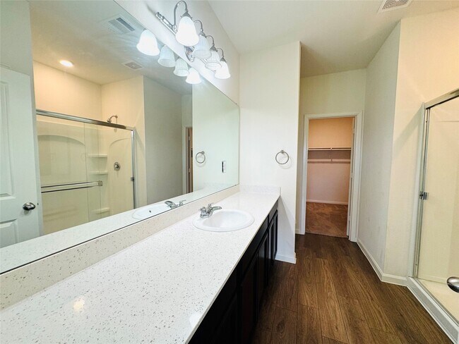 Building Photo - 1013 Pitch Pne Ct