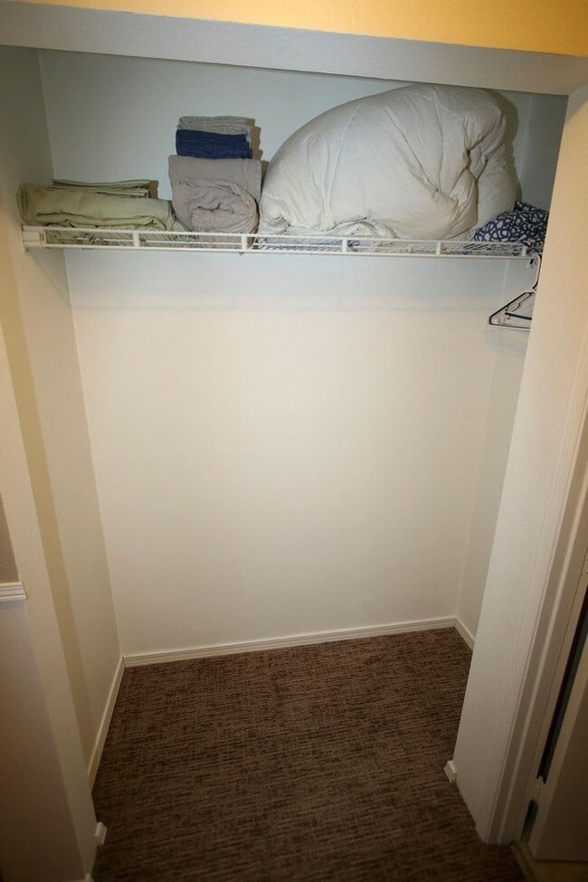 Building Photo - 2 Bed, 2 Bath Furnished Condo in East Anchorage!