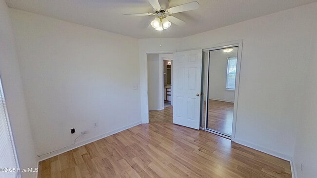 Building Photo - 303 Putnam Dr