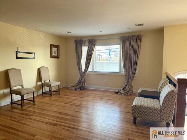 Building Photo - 1084 Stelton Rd