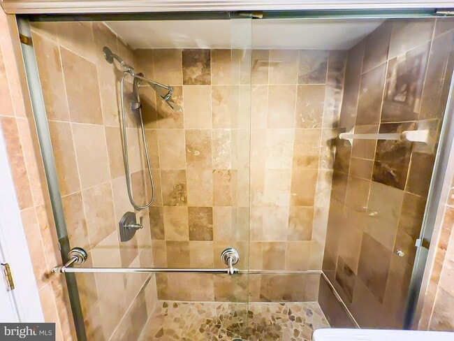 Building Photo - 6 Monroe St