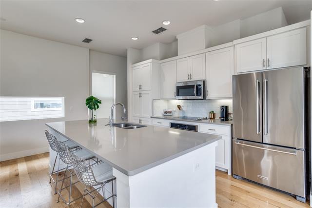 Building Photo - 2452 Thatcher Dr