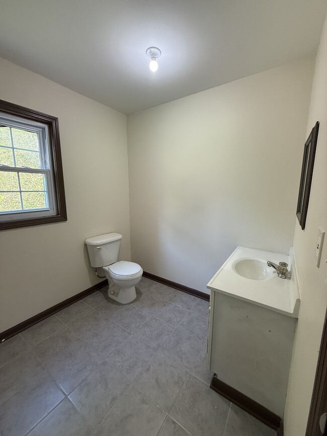 Building Photo - 617 8th Ave