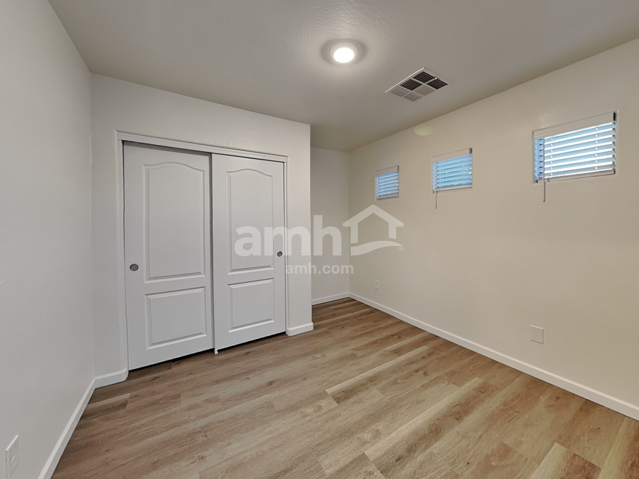 Building Photo - 2930 S Cole Dr