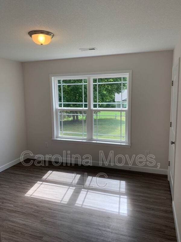 Building Photo - 147 Cosmos Ln