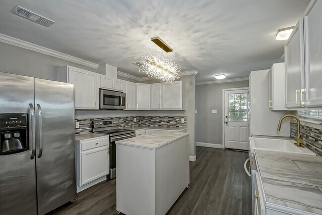 Building Photo - Gene Buckle