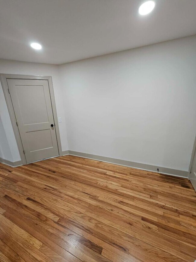 Building Photo - 152 E Orange St