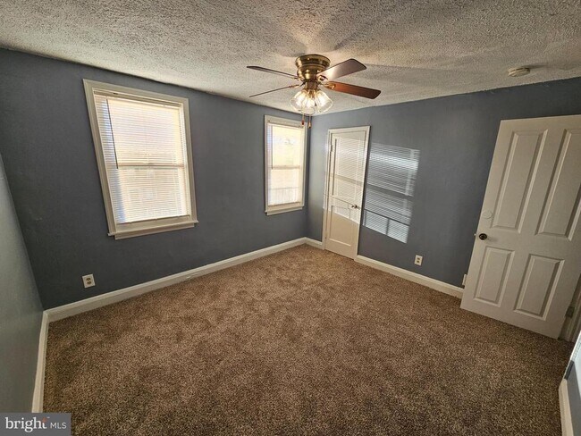 Building Photo - 3238 Westmont Ave