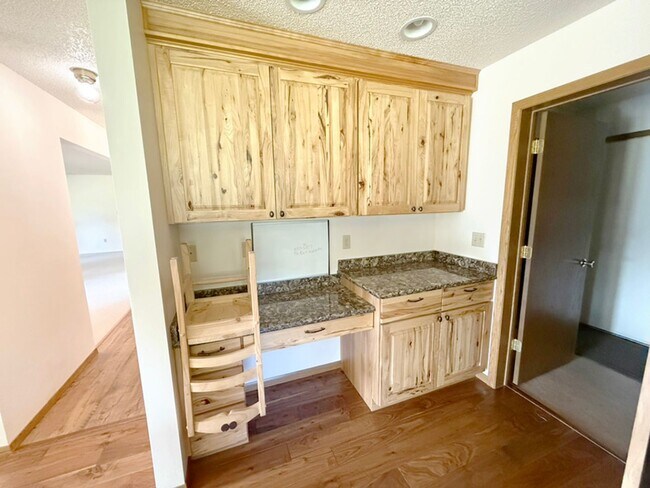 Building Photo - Private and Quiet Six Bedroom Home on 1 Acre, Southside Bozeman