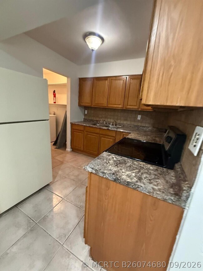 Building Photo - 5744 NW 27th Ct