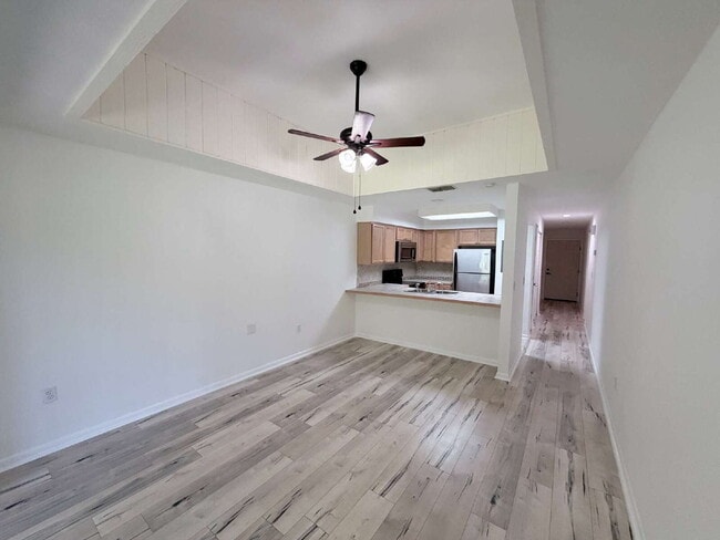 Building Photo - 2 Bedroom Condo on a Corner Lot Available for Rent