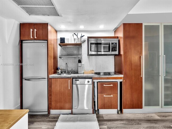 Building Photo - 1052 Ocean Dr