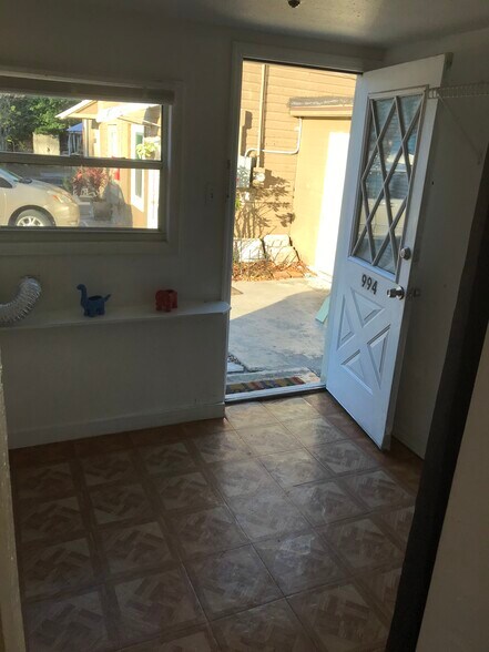 Building Photo - 994 Druid Rd E