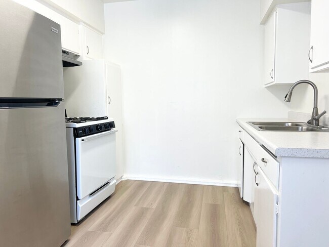 Building Photo - Bright 2 bed 1 bath in Pacific Beach