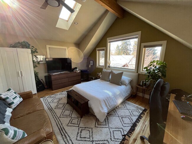 Building Photo - 1635nw2