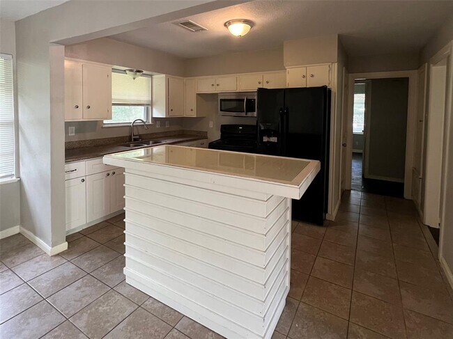 Building Photo - 5767 Flamingo Dr