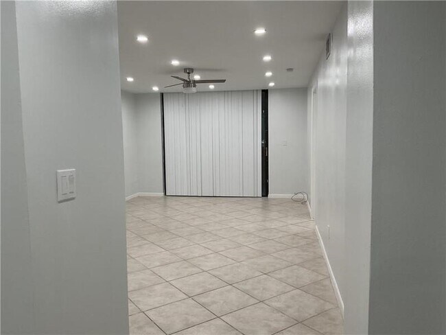 Building Photo - 6800 Cypress Rd