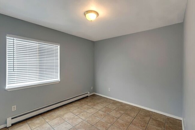 Building Photo - For Rent – Spacious 3 Bed / 2 Bath Duplex