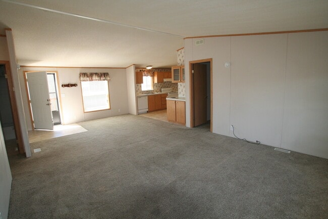 Building Photo - 3 Bedroom Modular Home in Babcock Vista!
