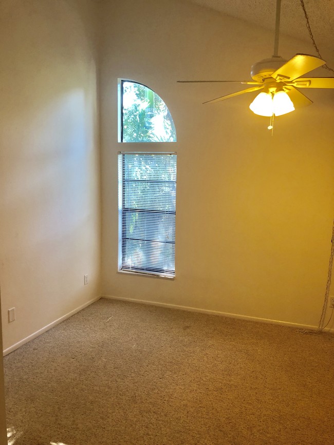 Upstairs Master Bedroom - 13303 Broadhurst Loop