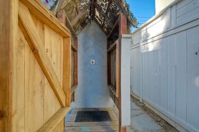 Building Photo - 348 La Mesa Ave