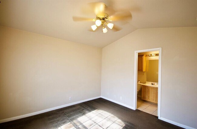 Building Photo - 600 Kawnee Dr
