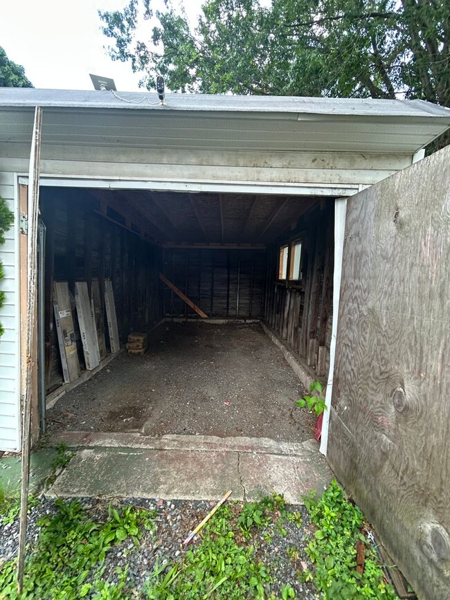 Building Photo - 936 Parkside Ave.