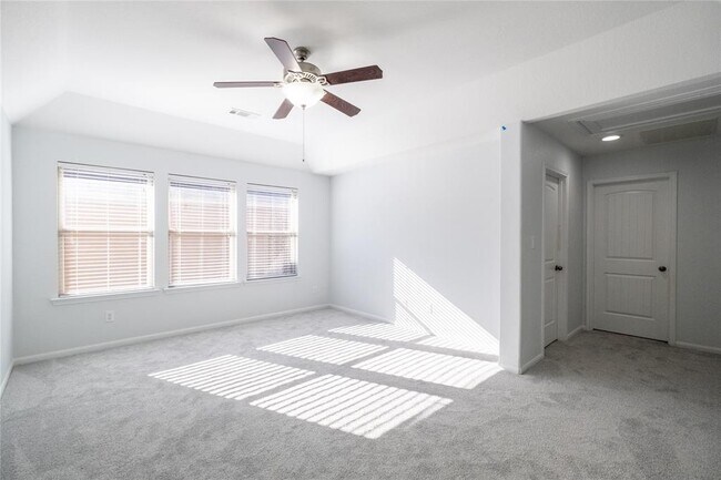 Building Photo - 17523 Quiet Shores Dr