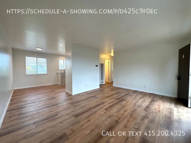 Building Photo - 102 E Bernal Dr