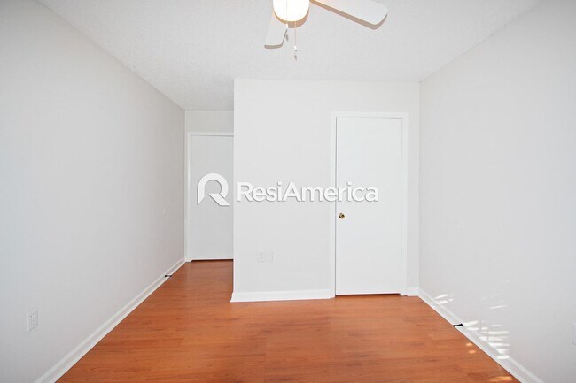 Building Photo - Newly Renovated 3/2 In Bartlett