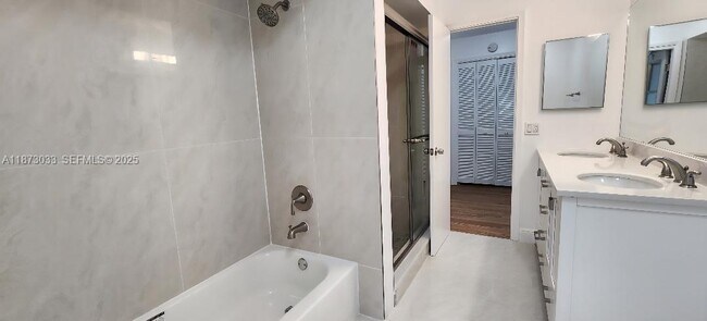 Building Photo - 10789 NW 9th Ct