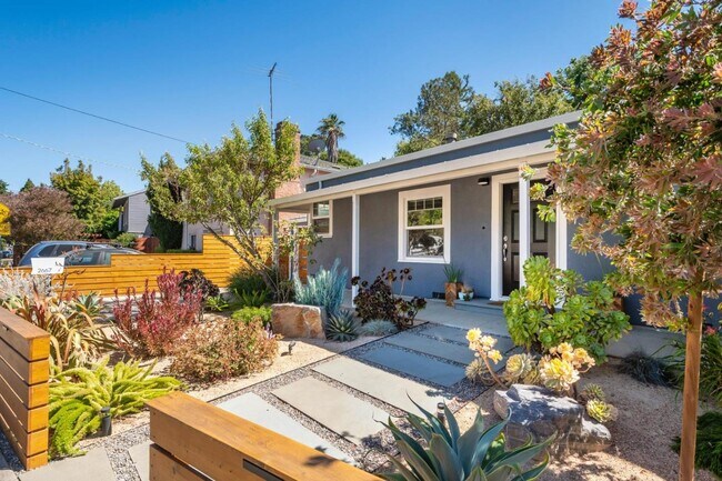 Building Photo - 2667 San Carlos Ave