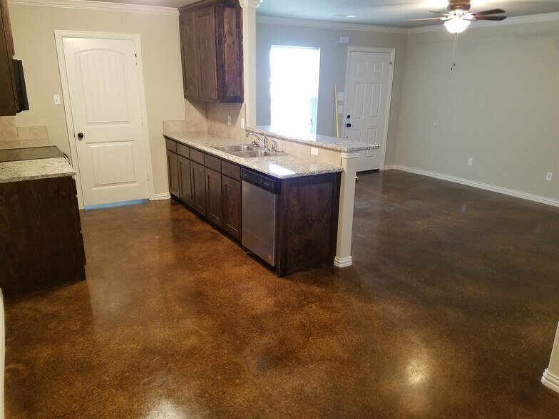 Building Photo - 133 Crossfire Ct