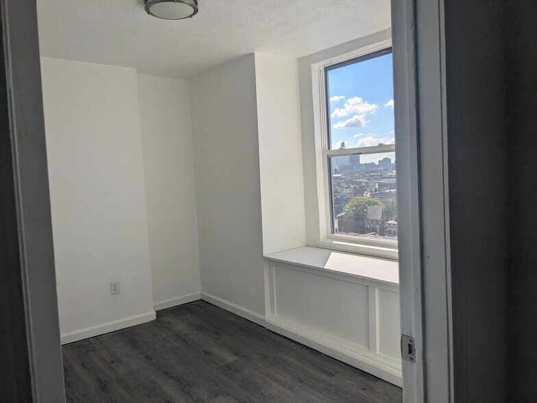 Building Photo - 227 Renner St