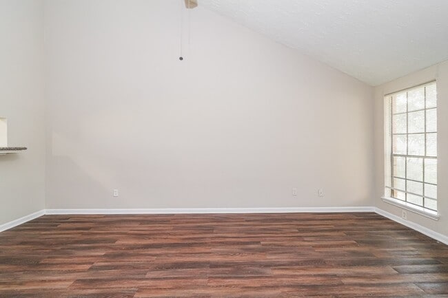 Building Photo - 16826 Rockstone