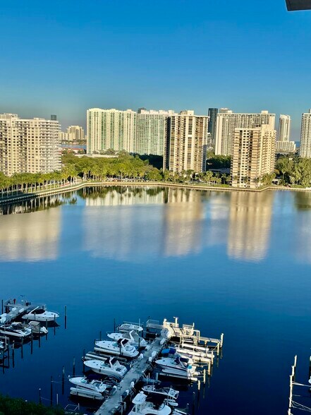 Building Photo - 18041 Biscayne Blvd