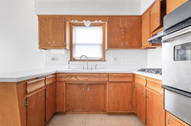 Building Photo - 2520 N Neva Ave