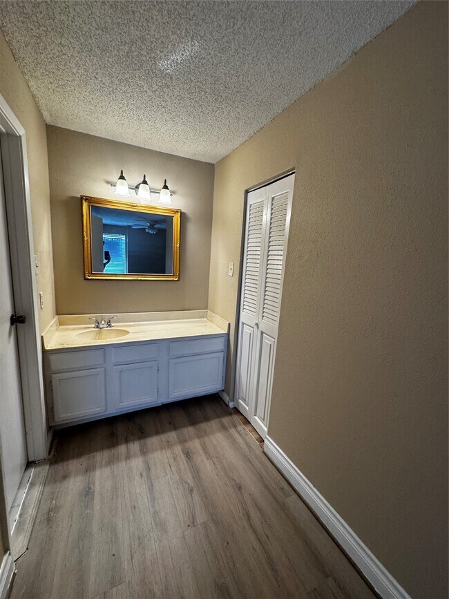 Building Photo - 9536 Pagewood Ln
