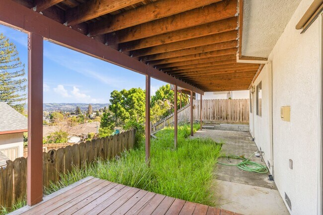 Building Photo - Expansive Valley Views & Private Living in Castro Valley - 4BD/3BA Exec Home