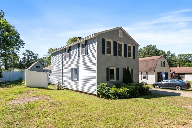 Building Photo - 36 Lark St