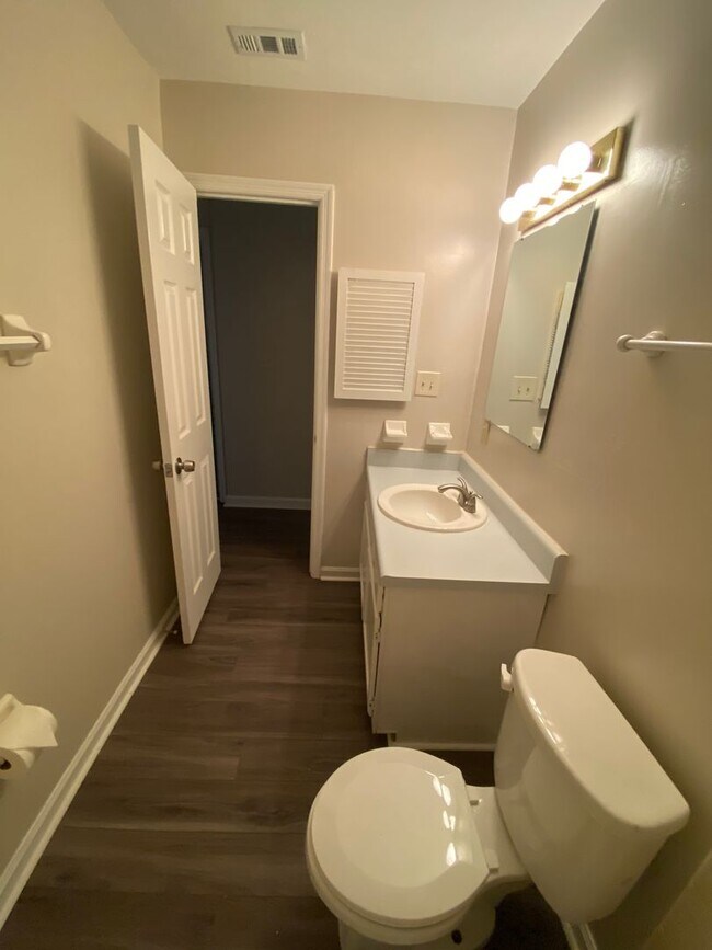 Building Photo - Spcaious home in NW Tallahassee