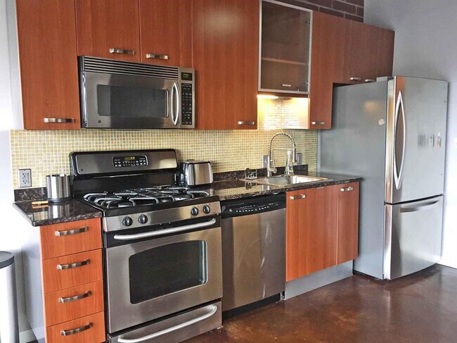 Building Photo - 322 E Liberty St