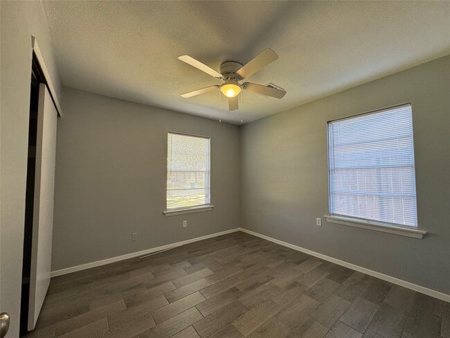 Building Photo - 514 Bertloma St