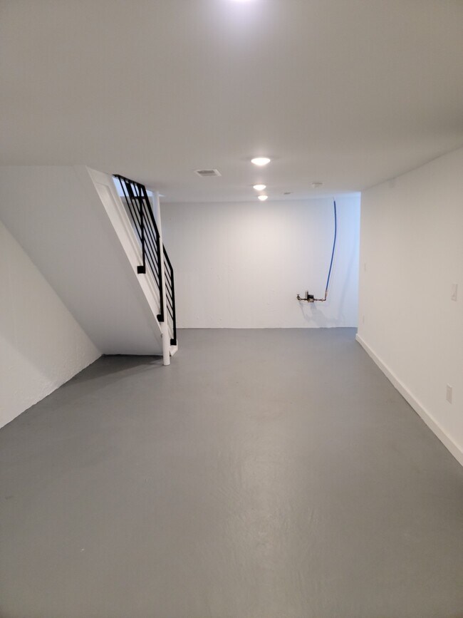 Building Photo - 2953 Edgley St