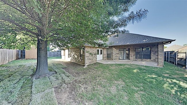 Building Photo - 10001 Kay Ridge