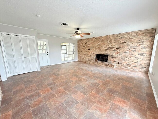 Building Photo - 20729 Canterbury Ln