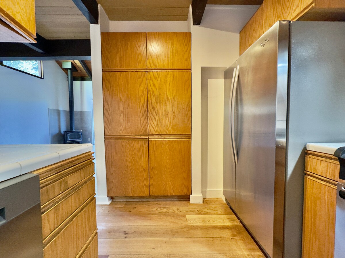 Building Photo - 6583 Valley View Rd