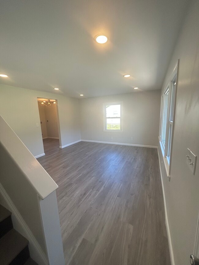 Building Photo - Valley Station 4 Bedroom