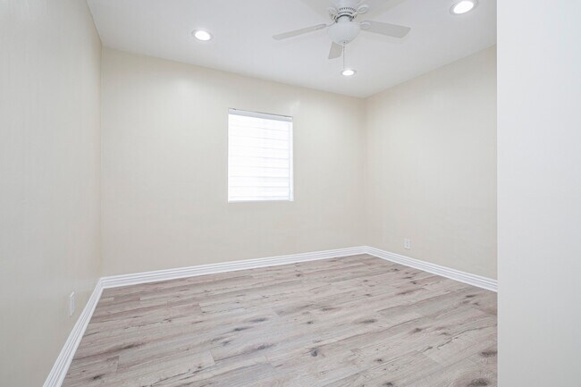 Building Photo - 10955 Burnet Ave