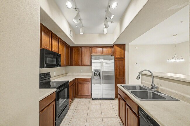 Building Photo - 16825 N 14th St
